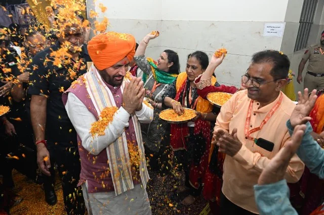 श्री राम कथा समापन समारोह में शामिल हुए मुख्यमंत्री नायब सिंह सैनी