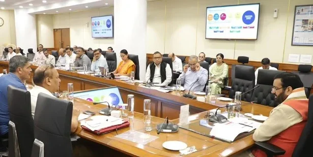 सरकारी विभागों की देरी का वित्तीय भार फर्मों और ठेकेदारों पर नहीं पड़ेगा - मुख्यमंत्री