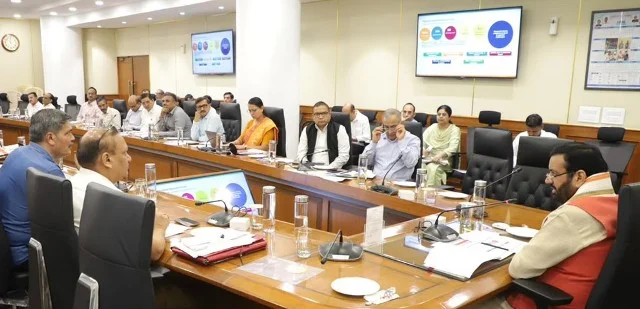 सरकारी विभागों की देरी का वित्तीय भार फर्मों और ठेकेदारों पर नहीं पड़ेगा - मुख्यमंत्री