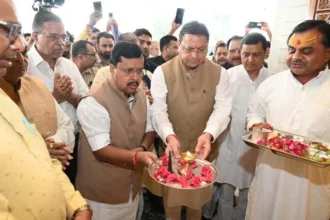 सीएम धामी ने महालक्ष्मी अष्टभुजा मंदिर में की पूजा-अर्चना