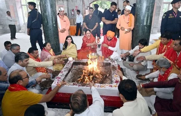 माता मनसा देवी मंदिर में सीएम सैनी ने लिया महामायी का आशीर्वाद