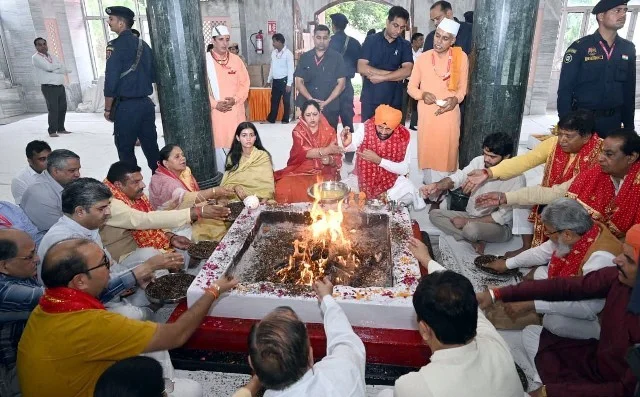 माता मनसा देवी मंदिर में सीएम सैनी ने लिया महामायी का आशीर्वाद